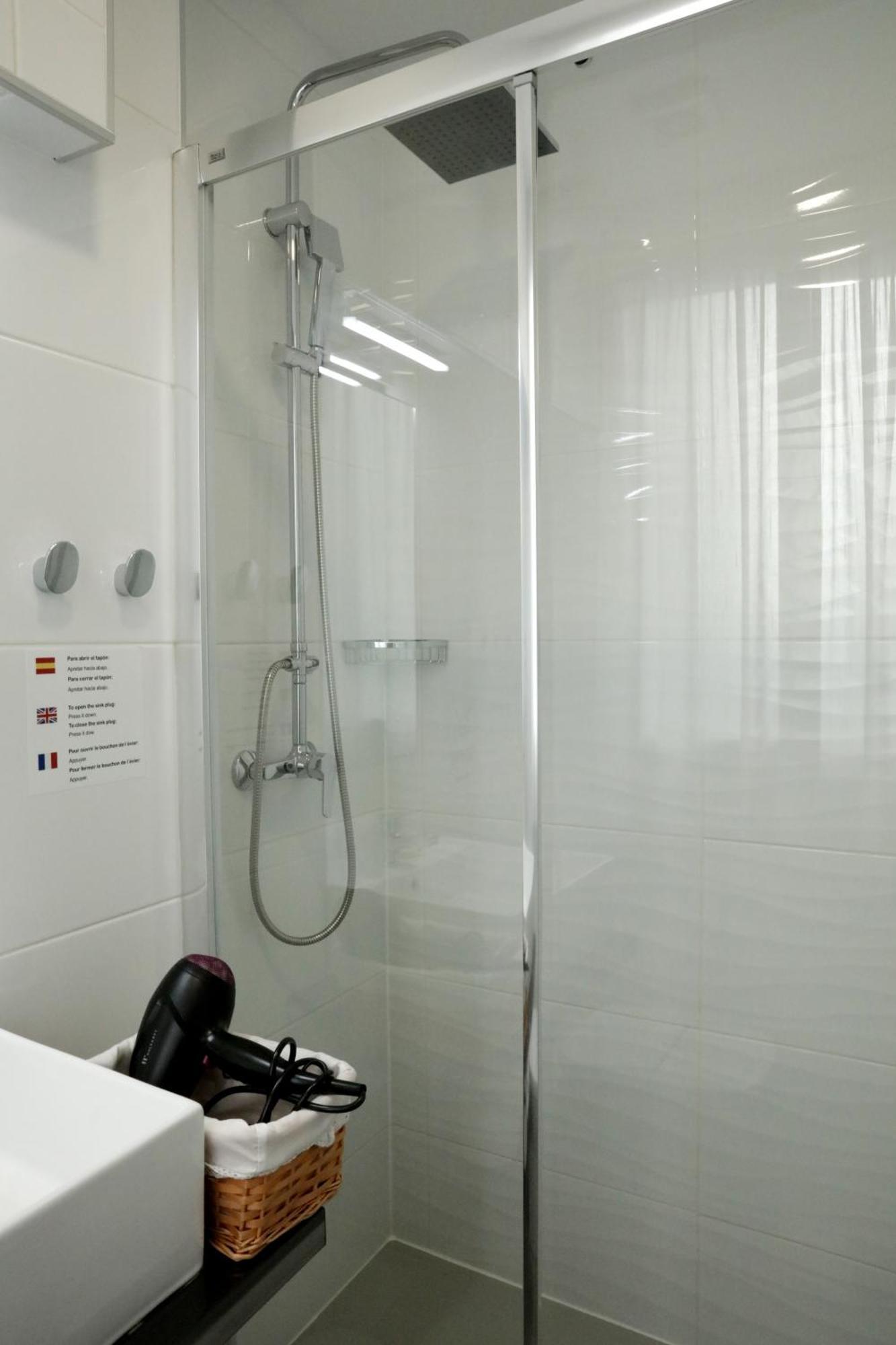 Hostal Royal Cruz Мадрид Экстерьер фото