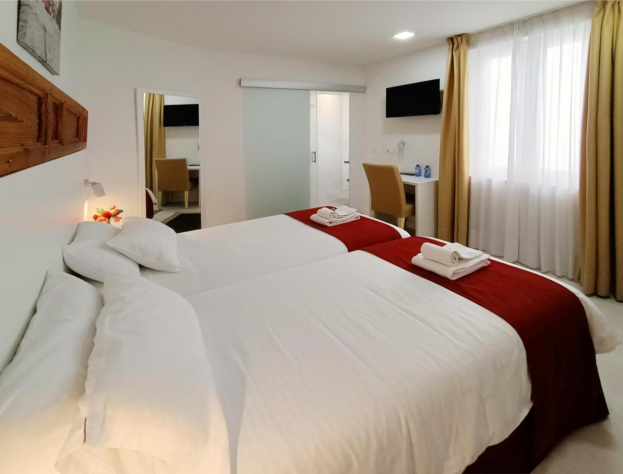 Hostal Royal Cruz Мадрид Экстерьер фото