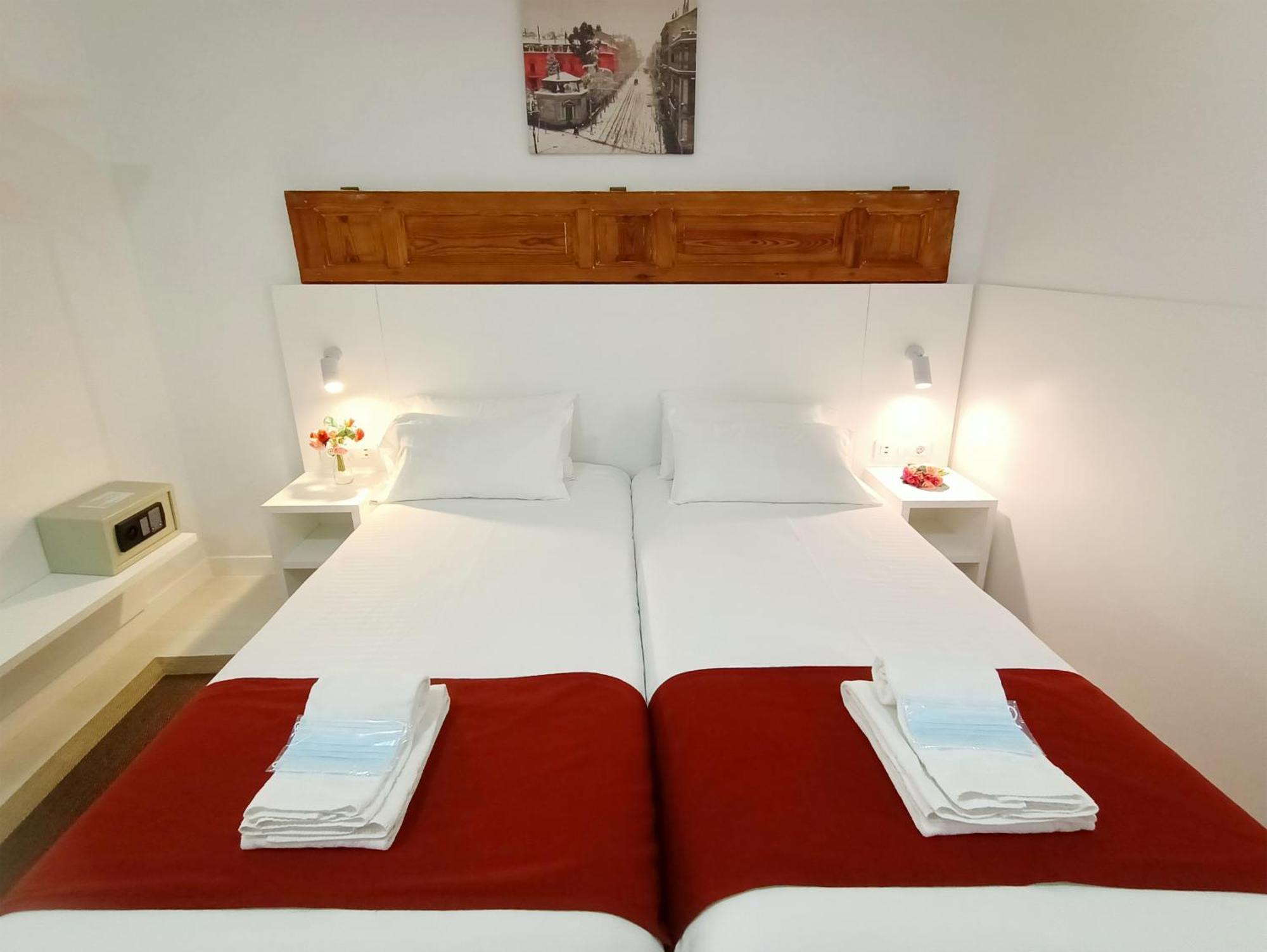 Hostal Royal Cruz Мадрид Экстерьер фото