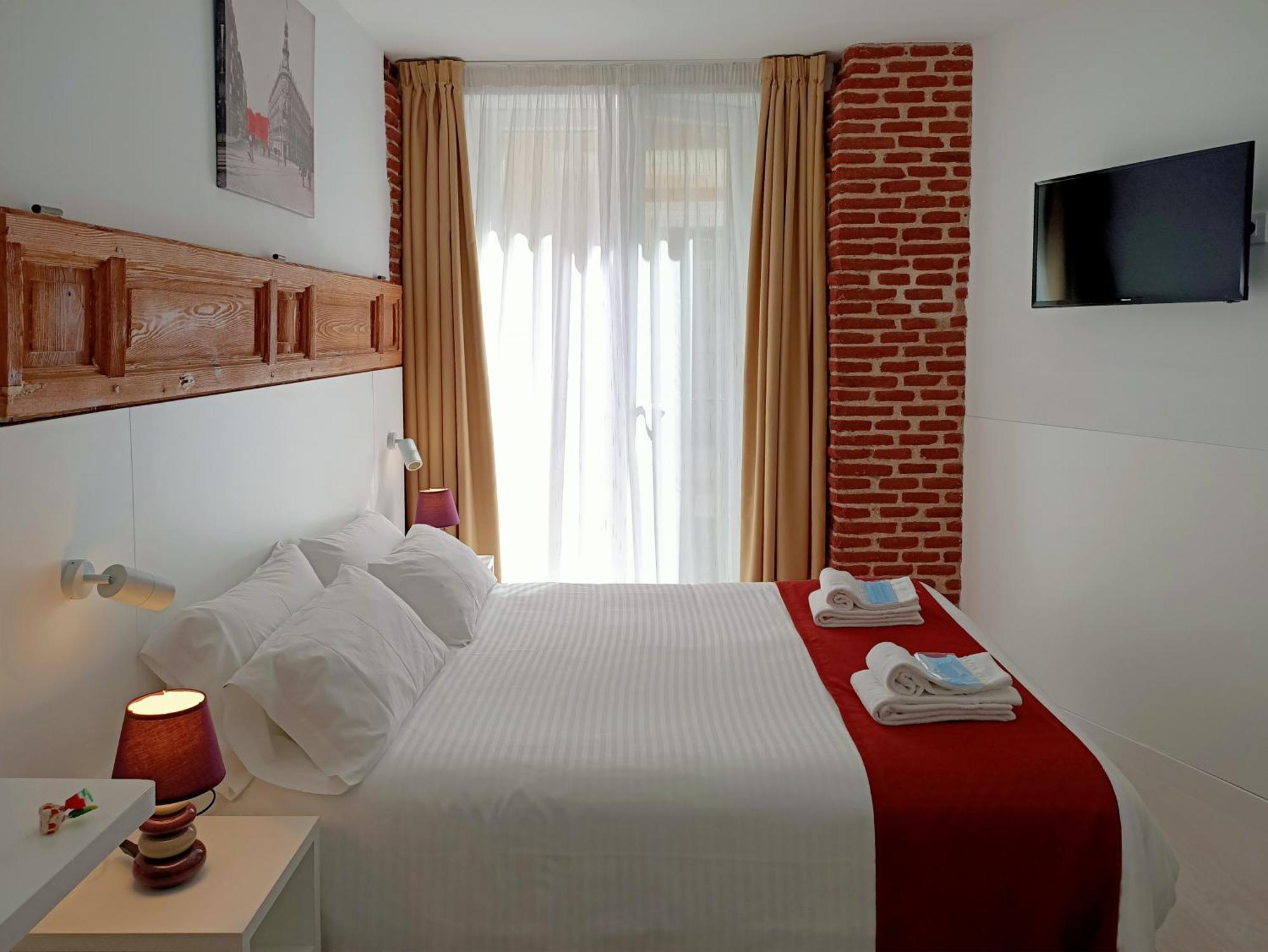 Hostal Royal Cruz Мадрид Экстерьер фото
