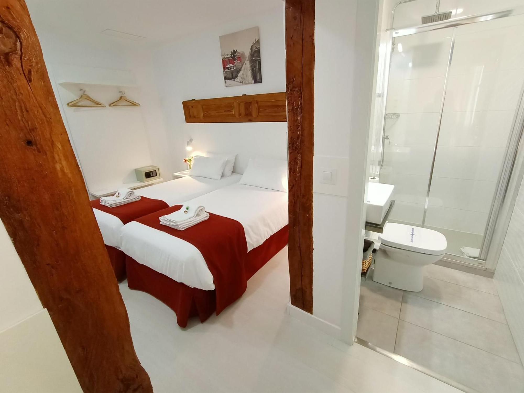 Hostal Royal Cruz Мадрид Экстерьер фото