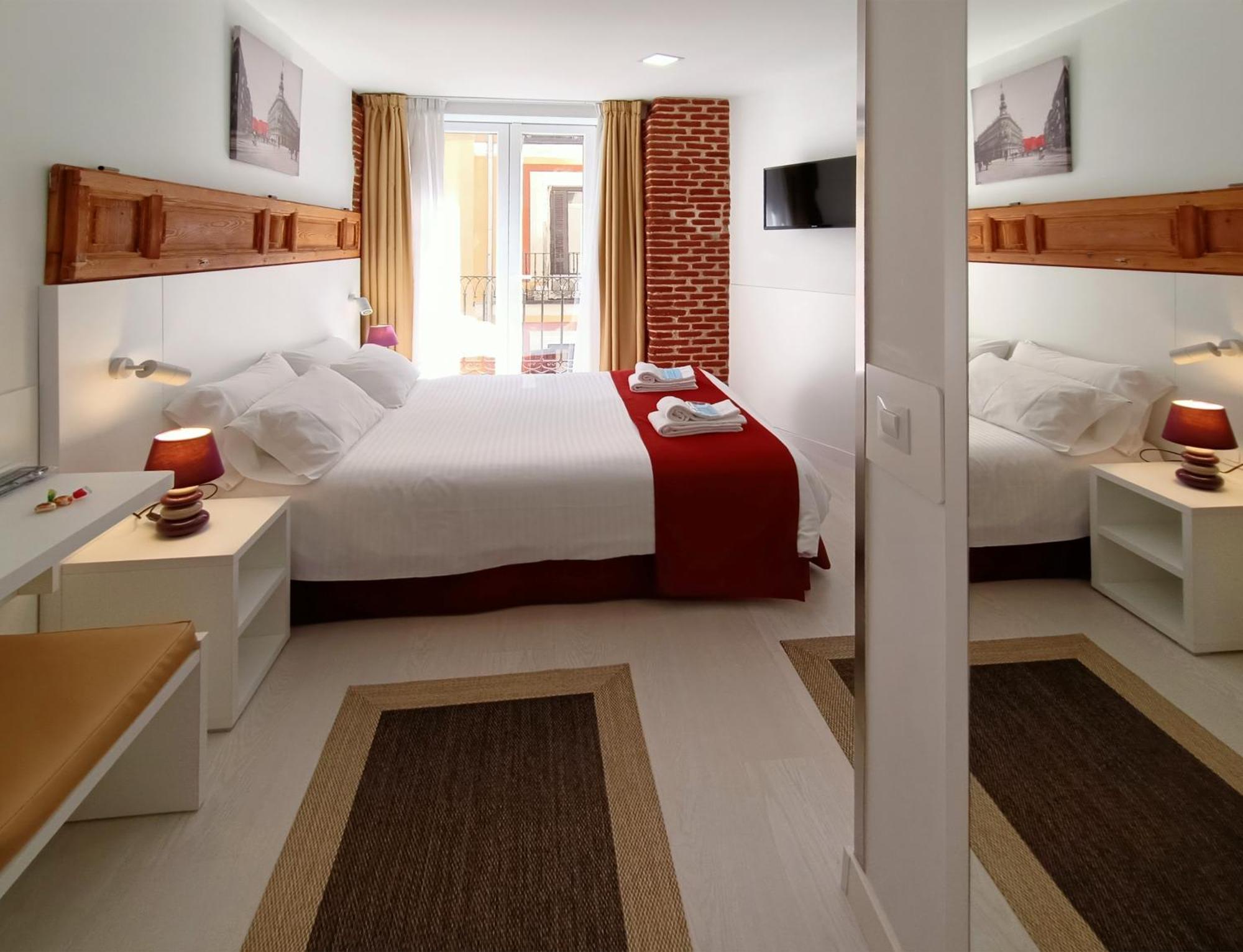 Hostal Royal Cruz Мадрид Экстерьер фото